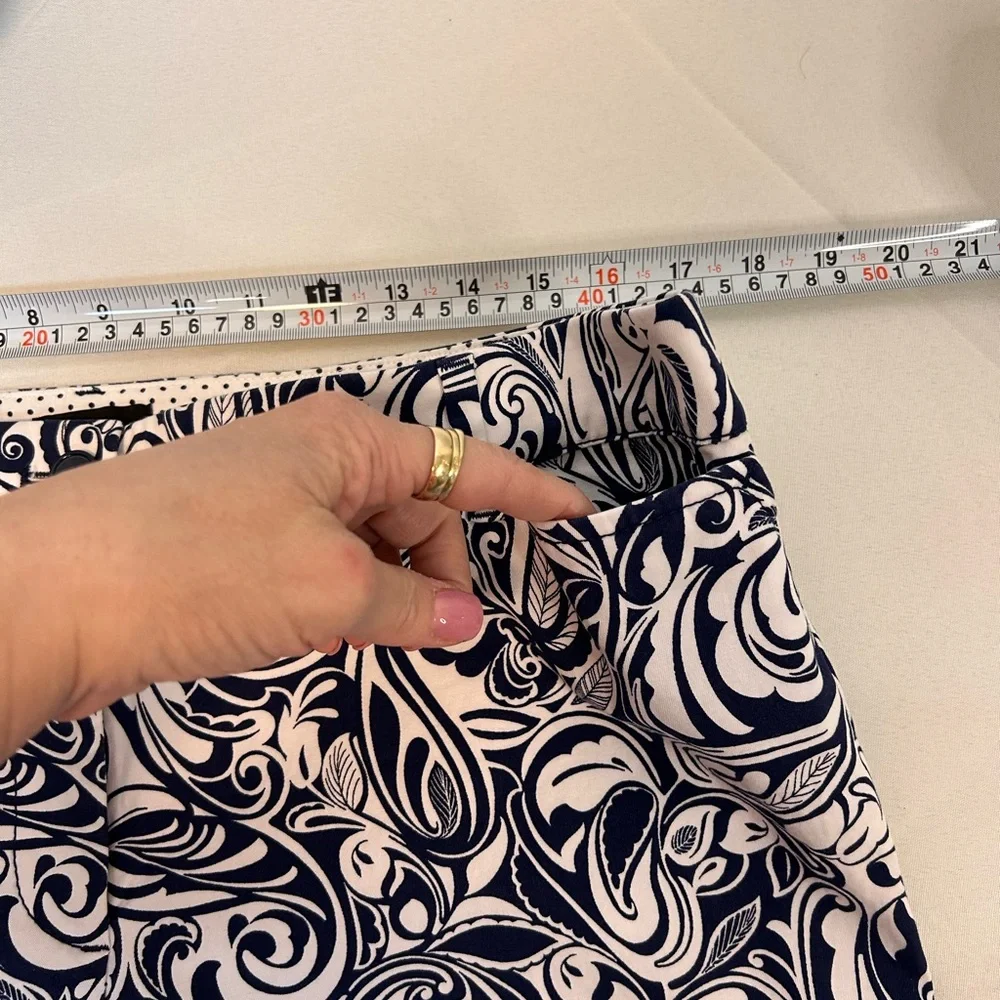 Talbots Perfect Crop Navy & White Paisley Print Stretch Pants Women’s 14 Petite - Picture 8 of 11